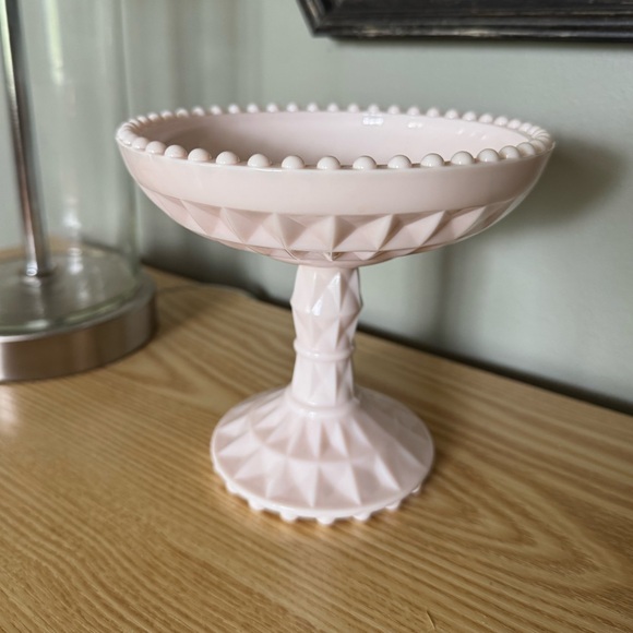 VINTAGE Jeanette Windsor Grand Millenial Pink Milk Glass Pedestal Dish - Picture 4 of 10